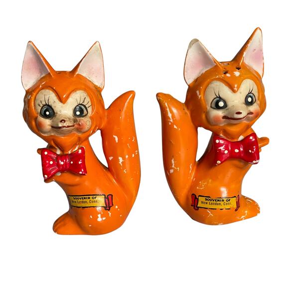 Vintage Elvin Anthropomorphic Fox Salt & Pepper Shakers Orange w/ Red Bow Tie - Picture 13 of 16